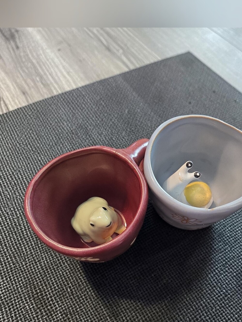 Urban Outfitters Peekaboo 3D Ceramic Mugs - Snail and Frog